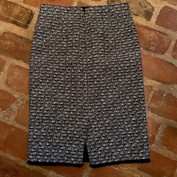 WOMENS J Crew Pencil Skirt Black White Tweed or Boucle Skirt Raw Hem SIZE 2 - Picture 6 of 6